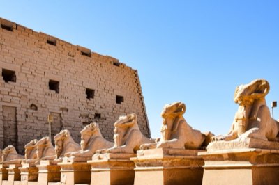 Architettura sacra di Karnak: 3000 anni di fede egizia scolpita