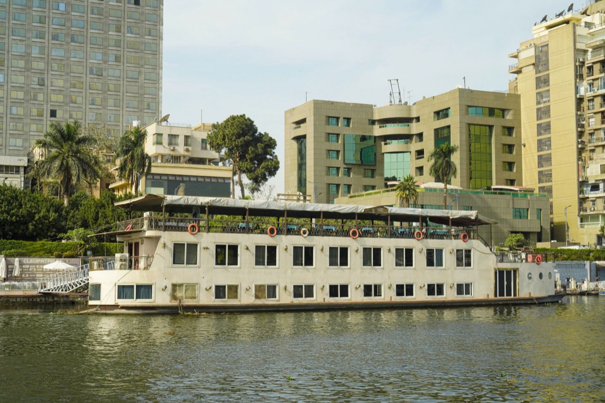 nile cruise boat with passengers