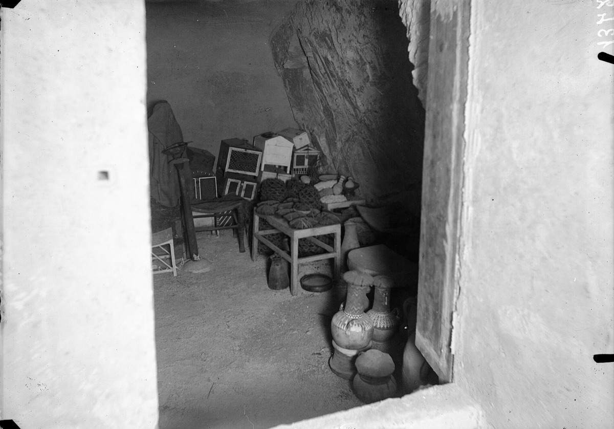ANCIENT EGYPTIAN TOMB EXCAVATION
