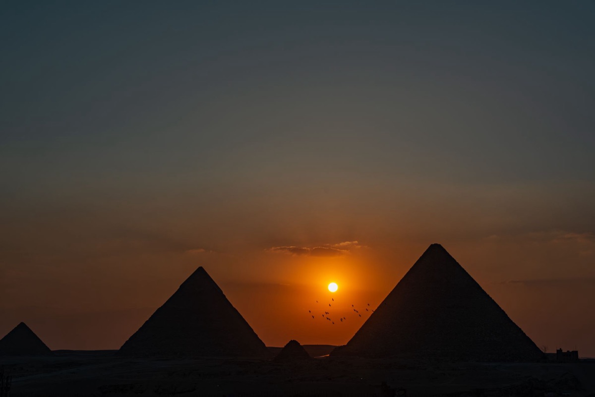 Pirámides de Giza al amanecer