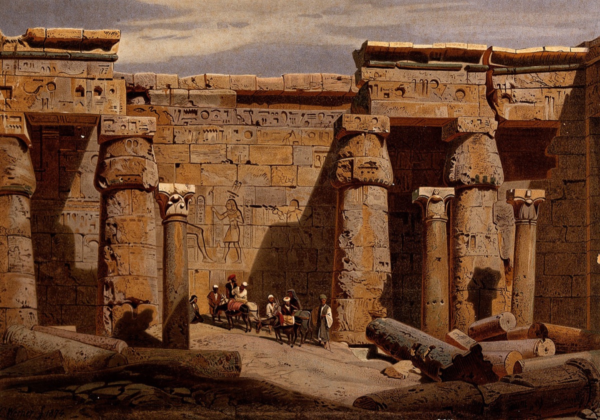 Oude egyptische tempelresten in de zonnestralen