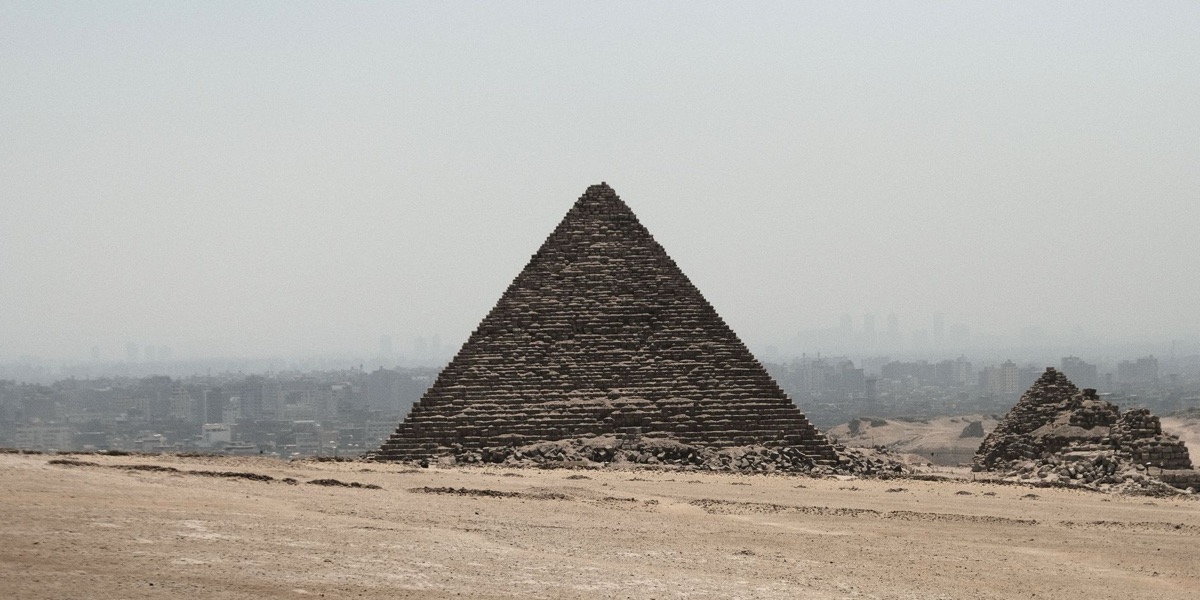Farao's obelisk in de zanddunes