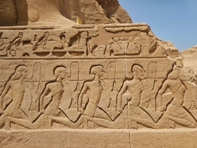 Von der Wüste zum Ruhm: Abu Simbel, ein ewiges Vermächtnis