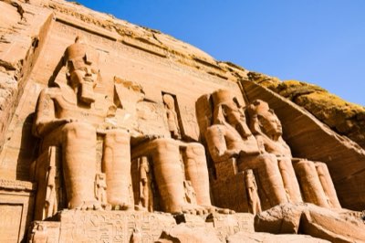 Abu Simbel: 850 km dal Cairo, confine sacro tra due mondi